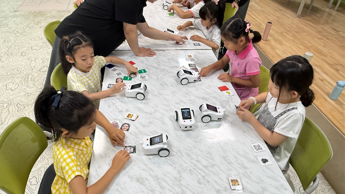 엄다초, 바이브코딩으로 만드는  ‘상상하고 움직이는 피지컬AI캠프’ 운영(“미래 도시를 구하라!” 전교생 대상 수준별 맞춤형 AI융합 STEAM 교육 진행)